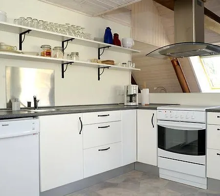 Vakantiehuis Four-bedroom Holiday In 1