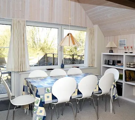 Vakantiehuis Four-bedroom Holiday In 1 *